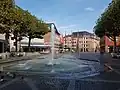 Brunnen am Höfchen mit Blick zum Markt (2021)