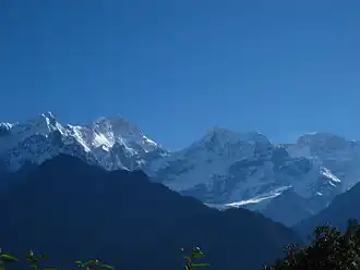 Der Manaslu von Westen (von links nach rechts: Phungi, Manaslu, Thulagi Chuli, Ngadi Chuli)