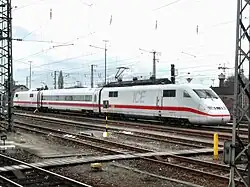 ICE S mit einem Mittelwagen im Mannheimer Haupt­bahnhof nach einem Einsatz auf der SFS Mannheim–Stuttgart