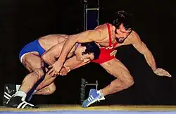 Der Freiburger Adolf Seger (rot) ist einer der erfolgreichsten Ringer Deutschlands.