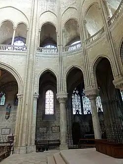 Chorempore mit Spitztonnen, Umgang mit Kreuzrippengewölben, Kapellen hochgotisch