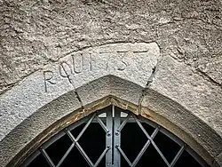 Torbogen der Kapelle