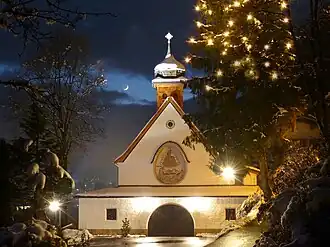 Frontansicht zur Weihnachtszeit