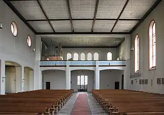 Innenraum der Wallfahrtskirche mit der Orgel