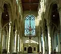 Blick durch das Langhaus zum Westfenster
