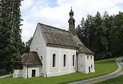 Seitenansicht der Kirche