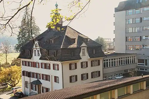 Blick von Westen auf den Altbau