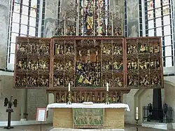 Hochaltar mit Adlerpult