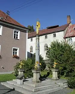 Mariensäule, Madonna und vier Putten