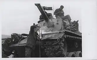 Reparaturarbeiten an einem Panzer, 1969.