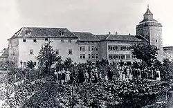 Relikte des im 19. Jh. weitgehend abgerissenen Schlosses (linker Teil)