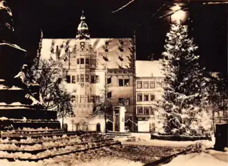 Südseite. Rückert-Denkmal und Altes Rathaus. Kriegsweihnacht 1942