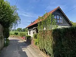 Haus am Wanderweg nach Lichtenplatz