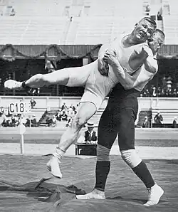 Alfred Asikainen (l.) in seinem Kampf gegen Martin Klein 1912