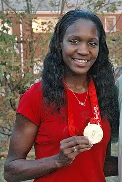 Rang acht für Mary Wineberg – hier mit ihrer Staffelgoldmedaille von den Olympischen Spielen 2008