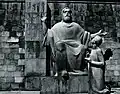 Mesrop-Denkmal (Ghukas Tschubarjan, 1961) vor dem Matenadaran, Jerewan
