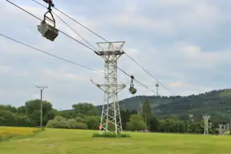 Die erste Bahn, im Hintergrund der Plettenberg mit Fernmeldeturm (2015)