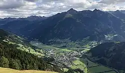Blick auf Matrei und das Iseltal, rechts Einmündung des Virgentals, im Hintergrund der Zunig (Altkristallin)