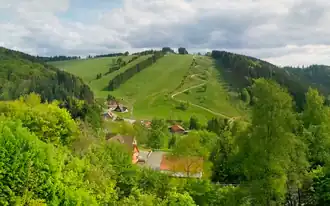 Blick vom Glückauf-Weg in Sankt Andreasberg in Richtung Süden zum Matthias-Schmidt-Berg