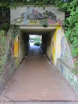 Das Mauseloch durch den Bahndamm beim ZOB (Westseite)