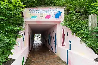 Mauseloch Flensburg nach der Neugestaltung des Künstlers Sven Schmidt 2017 (Westseite)