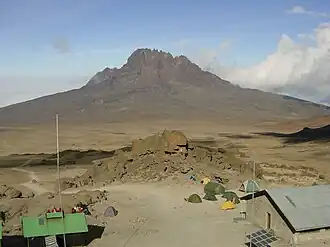 Blick von der Kibo Hut über den Sattel auf den Mawenzi