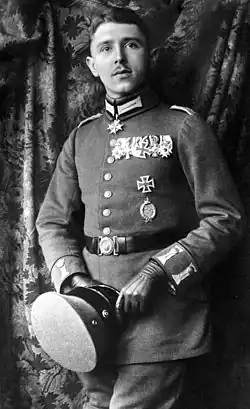 Max Immelmann, 15&nbsp;Luftsiege, als „Adler von Lille“ einer der ersten deutschen Jagdflieger; gefallen am 18. Juni 1916