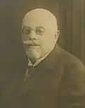 Max Engel von Cserkut (auch Max von Engel; * 1857; † 1933). Gründete 1907 in Budapest die Europäische Güter- und Reisegepäck- versicherungs-Gesellschaft, die heutige ERV