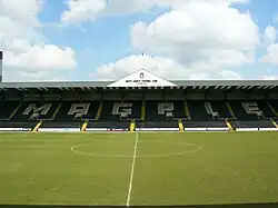 Der Jimmy Sirrel Stand auf der Gegenseite