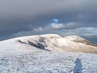 Der Meall Buidhe von Süden, im Hintergrund der 912&nbsp;Meter hohe Garbh Mheall