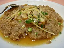 Gedämpftes Schweine­hackfleisch mit gesalzenem Fisch – 鹹魚蒸肉餅