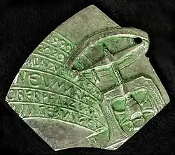 Medaille 30 Jahre Münzverein Neumarkt Oberpfalz und Umgebung, Bismut, 2020: Spindelpresse / Bischofsstab, Amboss, Triens auf Buch – Symbole des Hl. Eligius, Schutzpatron der Numismatiker