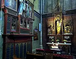 Neugotische Seitenaltar
