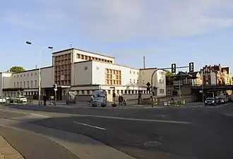 Empfangsgebäude, Straßenseite