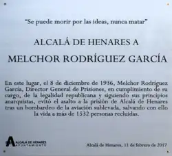 Gedenktafel zum Gedenken an Melchor Rodríguez als Retter von 1.532 Gefangenen in Alcalá de Henares