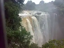Menal – Wasserfall in der Monsunzeit