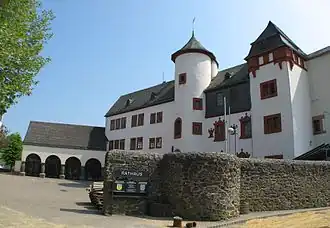 Schloss Mengerskirchen, jetzt Rathaus, Bürgersaal und Turmmuseum