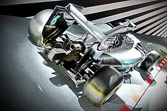 Detailaufnahme von Heckflügel und Diffusor am W08