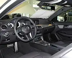 Cockpit eines C 204 mit optionalem Sport-Paket AMG (2011–2015)