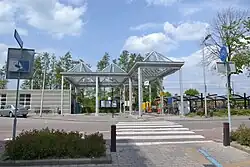 Inzwischen wurde das Eingangsportal erneuert.