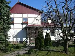 Doppelhaus, aufgestockt und angebaut