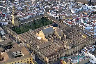 Kathedrale von Córdoba, mittig die eingebaute gotische Kirche