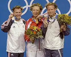 Jia Zhanbo (Mitte, 2004)