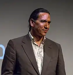 Die Schauspieler Michael Greyeyes und Sam Rockwell, die im Film Sitting Bull und Silas Groves verkörpern, bei der Vorstellung des Films beim Tribeca Film Festival im April 2018