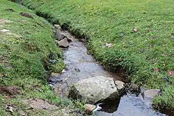 Der Michelbach im Ortskern von Michelbach