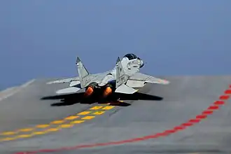 STOBAR Ski-Jump der indischen Vikrant mit einer MiG-29K
