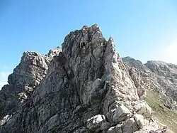 Felskopf mit Eisenklammern beim Übergang vom Dritten zum Zweiten Schafalpenkopf