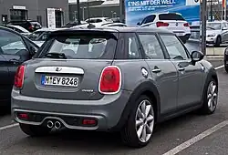 Heckansicht mit LED-Rückleuten (Design bis 2018)