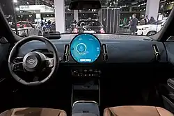 Armaturentafel mit rundem Touchscreen[29]