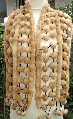Stola aus Nerzschweifstücken (um 2000)